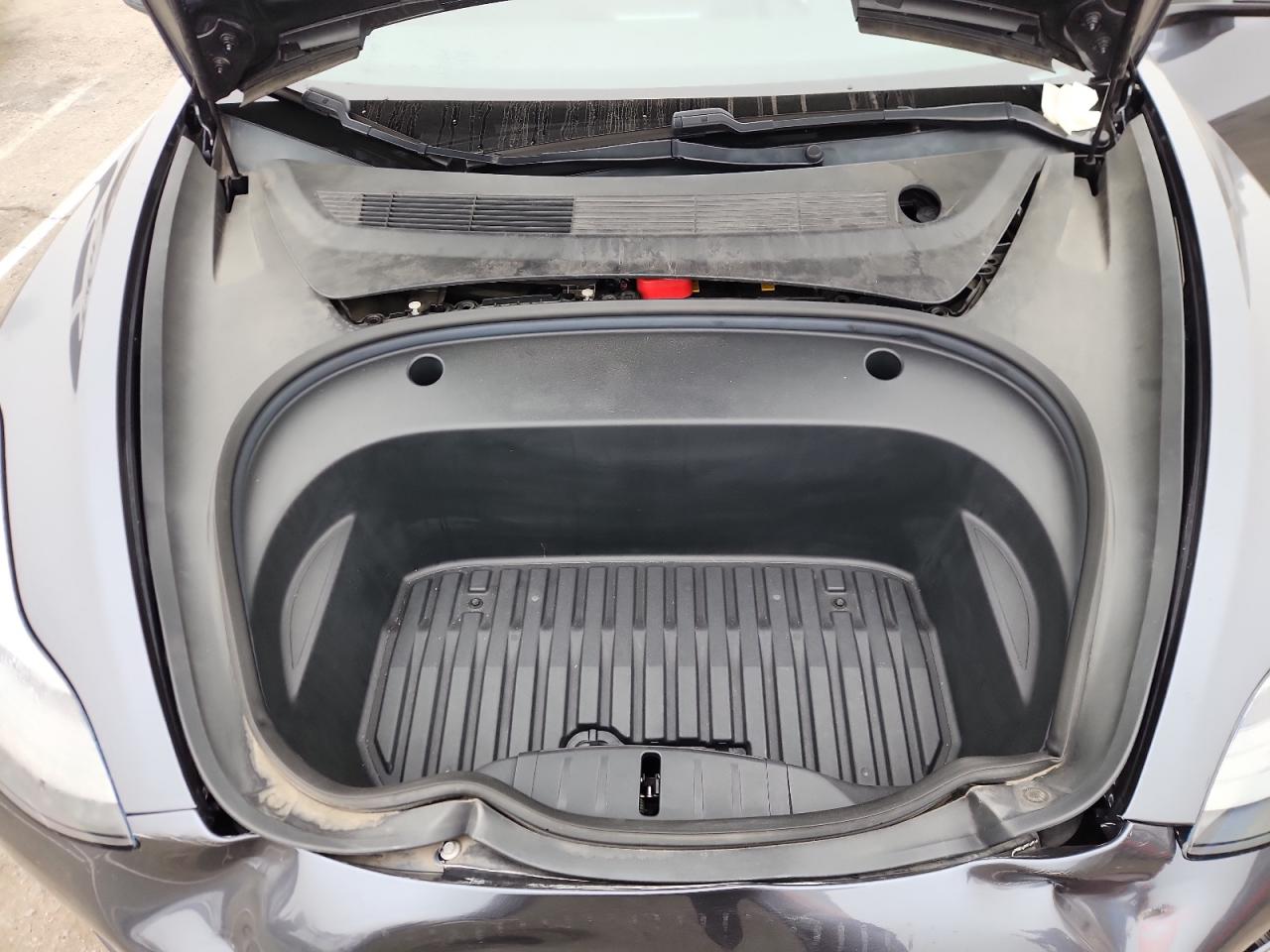 Tesla Model 3 Image 10