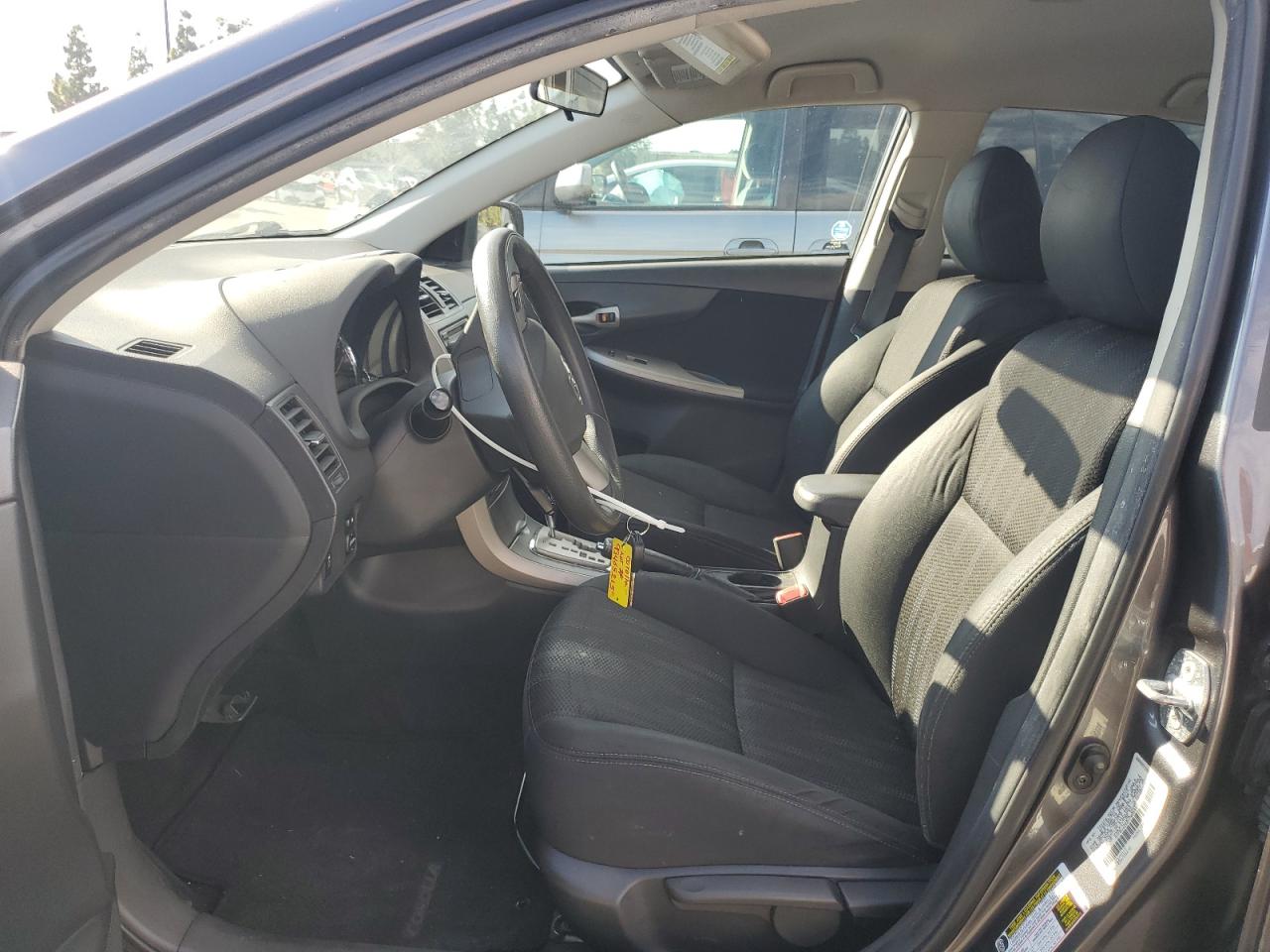 Toyota Corolla Base Image 4