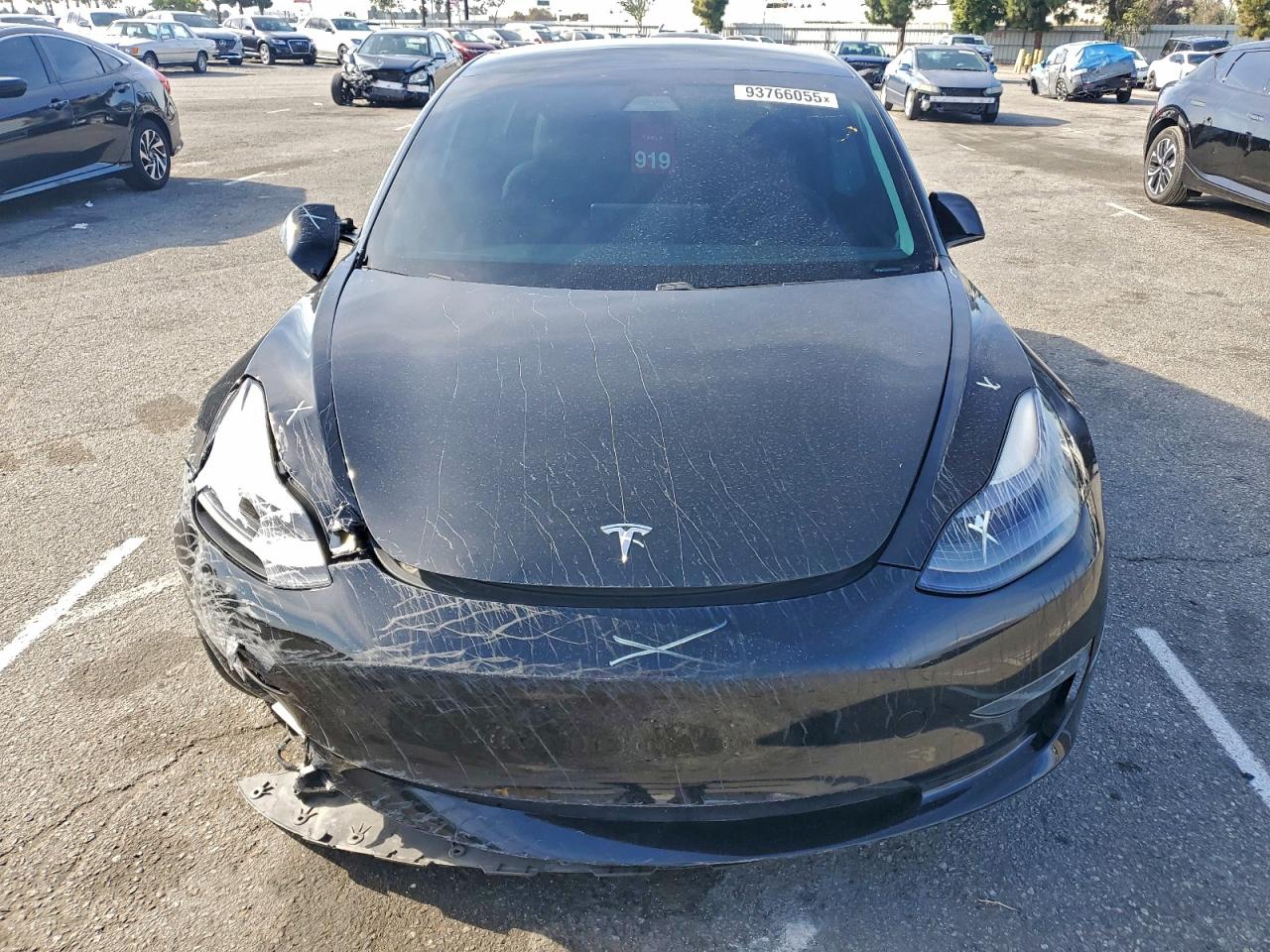 Tesla Model 3 Image 4