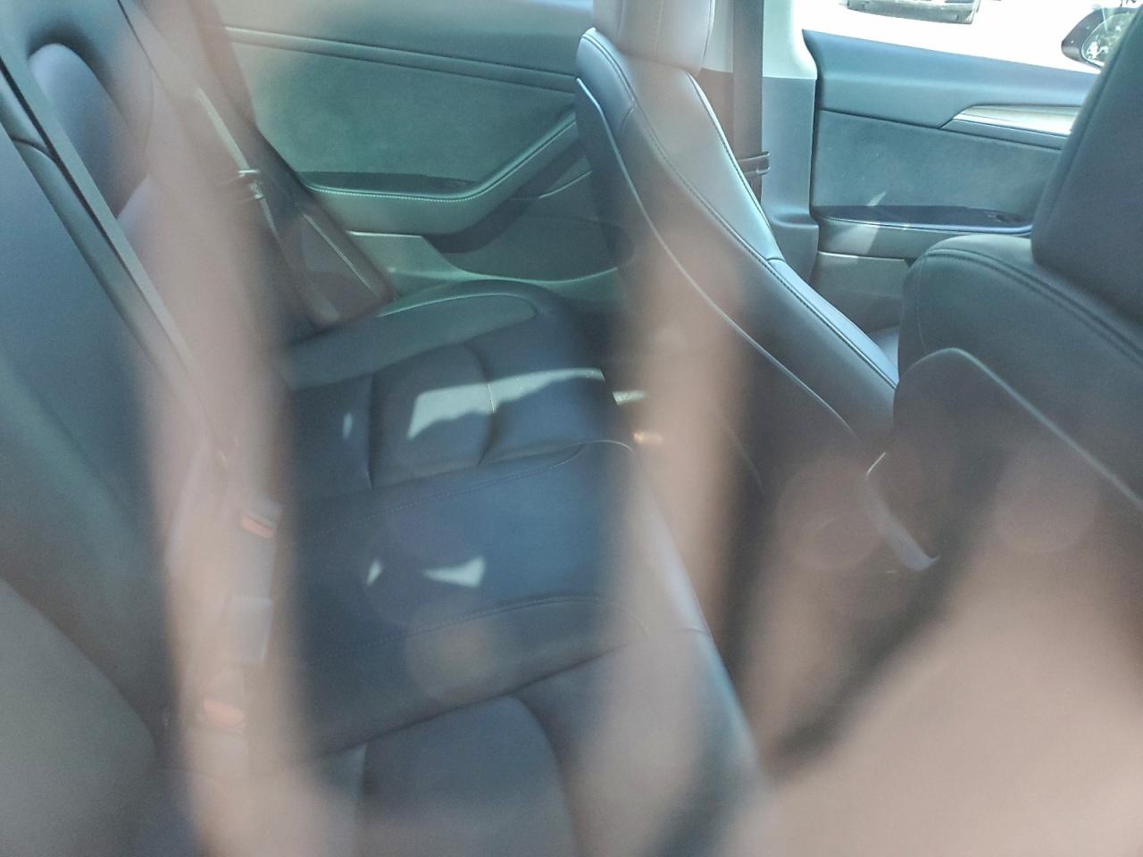 Tesla Model 3 Image 8