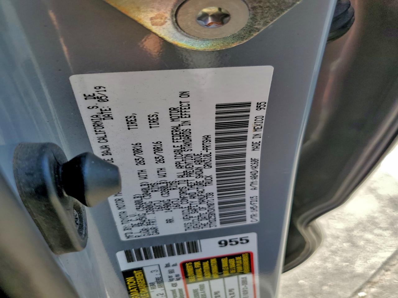 Toyota Tacoma Double Cab Image 8