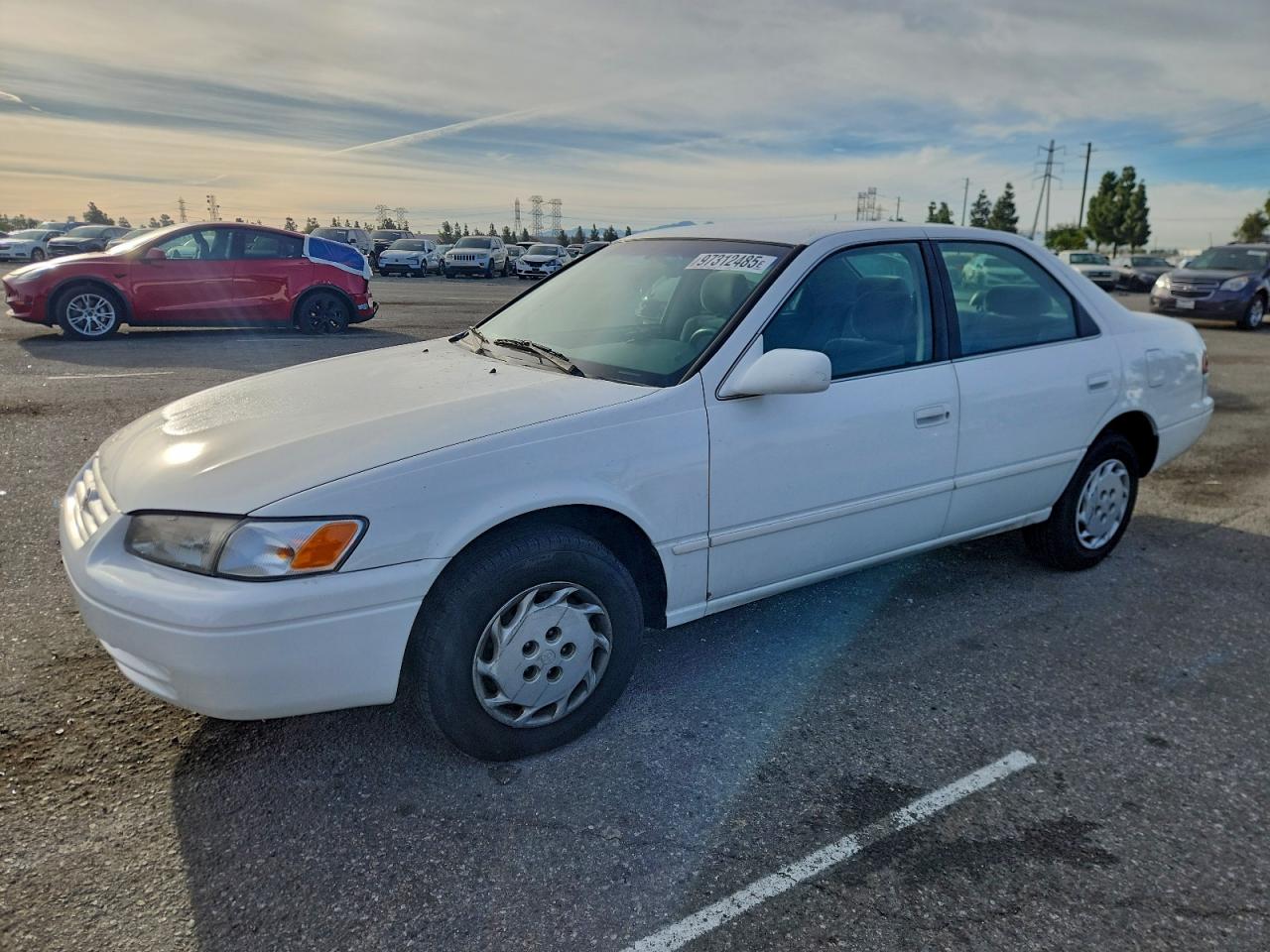 Toyota Camry Le Image 1
