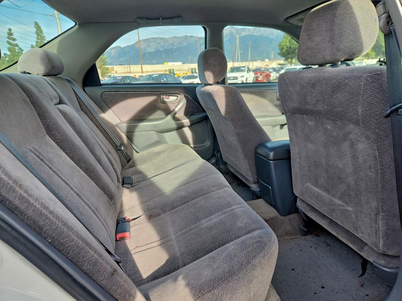 Toyota Camry Le Image 5