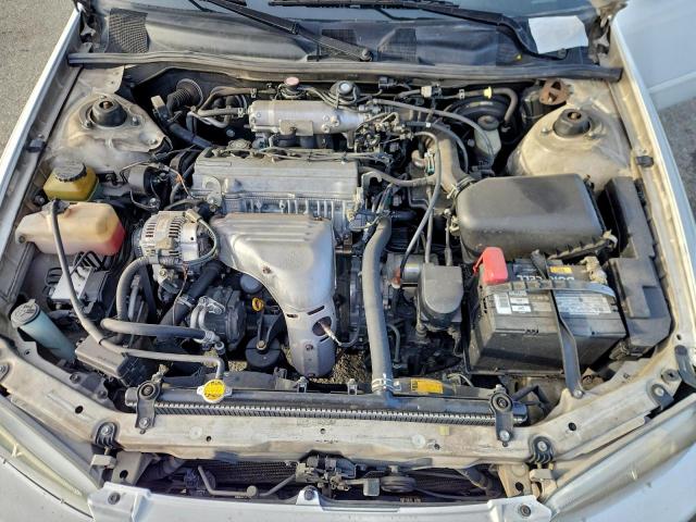 Toyota Camry Le Image 4