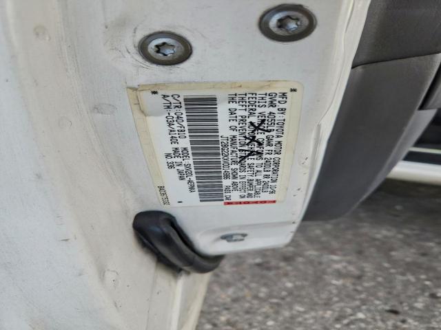 Toyota Camry Le Image 6