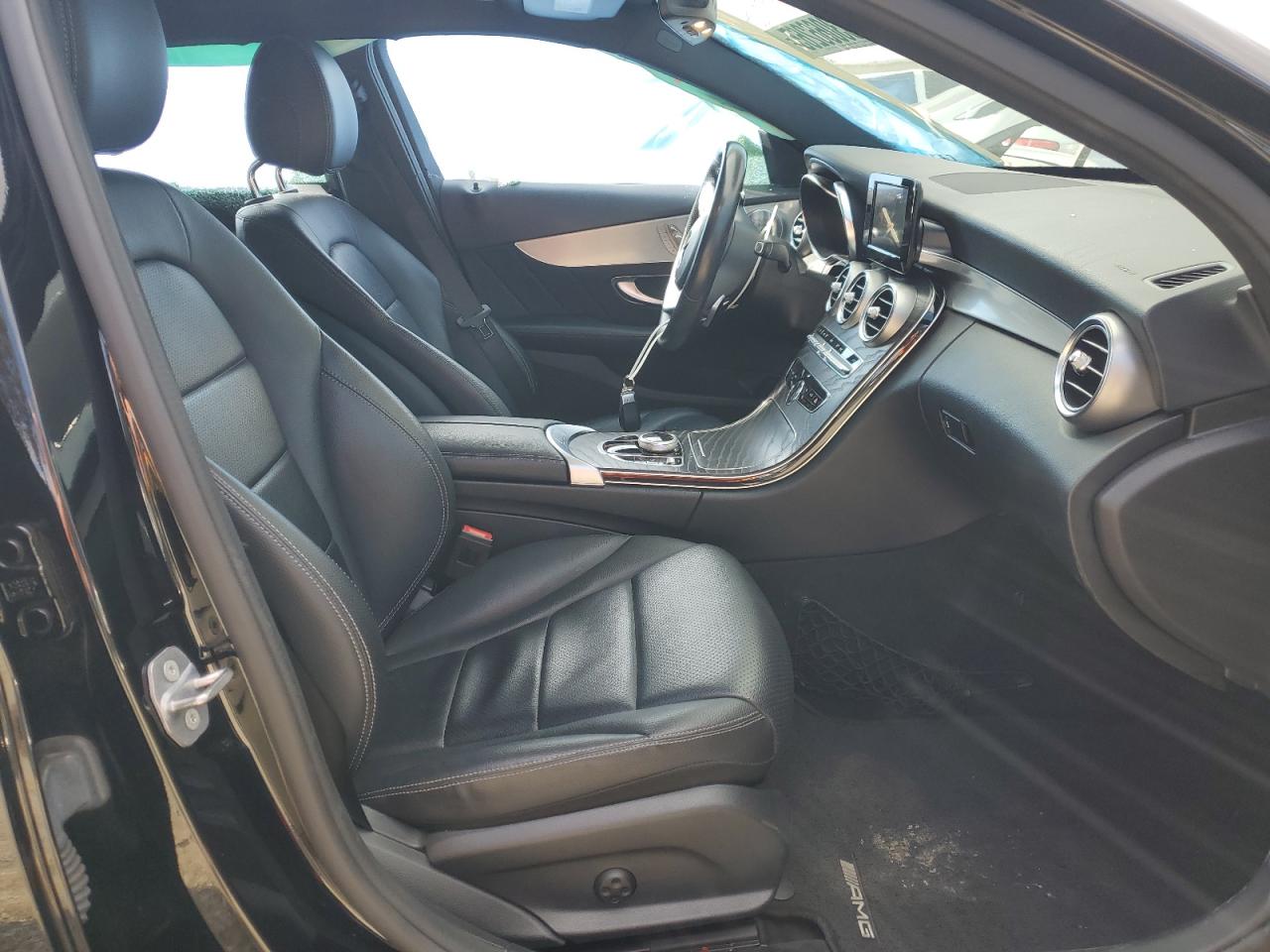 Mercedes-Benz C-Class 300 Image 4