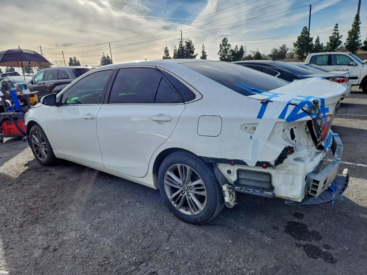 Toyota Camry Le Image 4