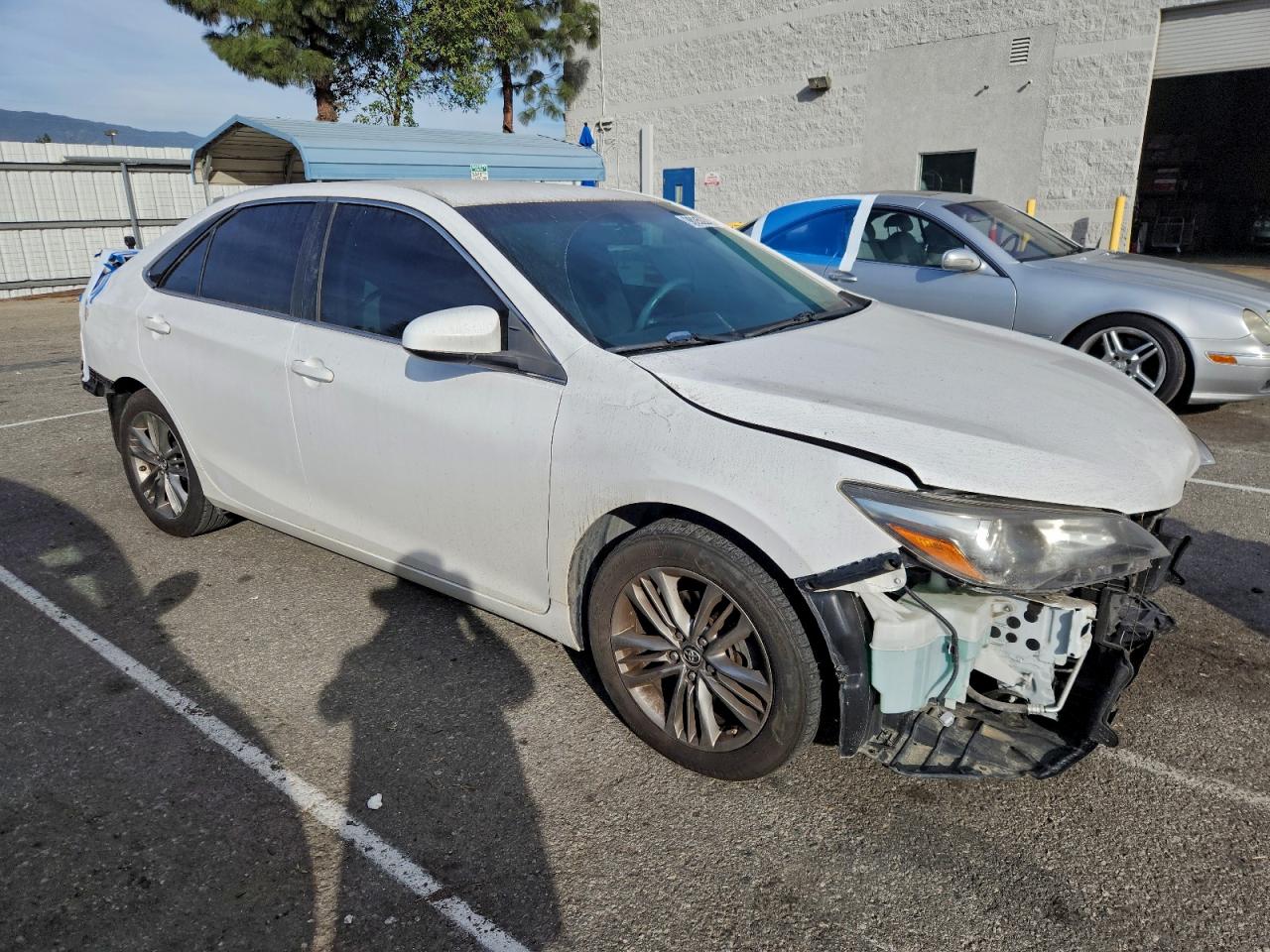 Toyota Camry Le Image 5