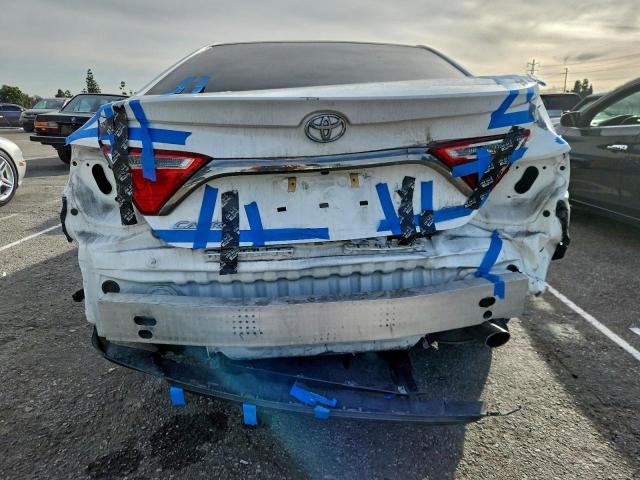 Toyota Camry Le Image 7