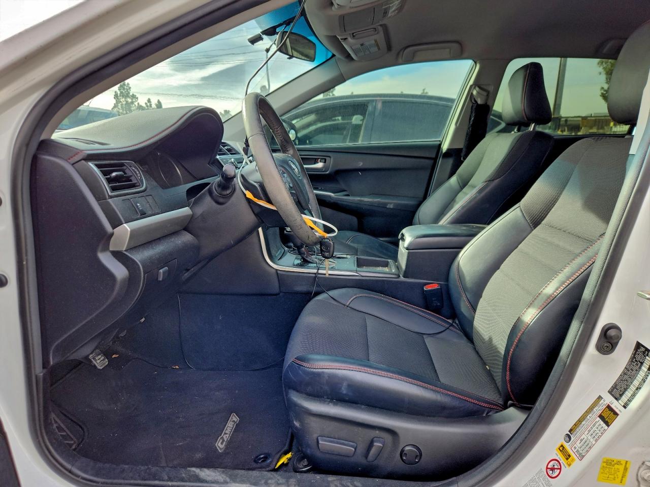 Toyota Camry Le Image 8