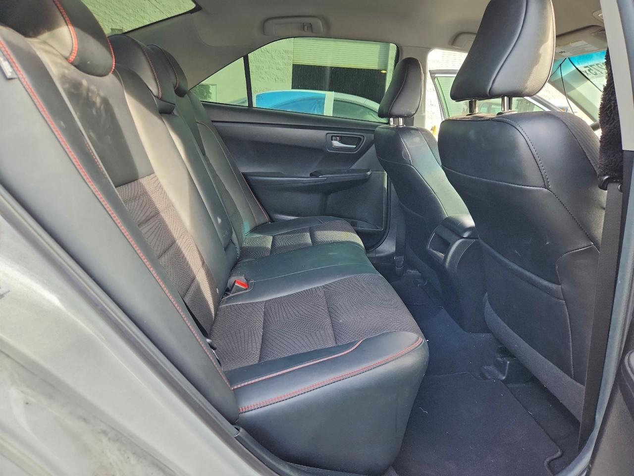 Toyota Camry Le Image 10