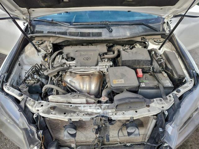 Toyota Camry Le Image 12