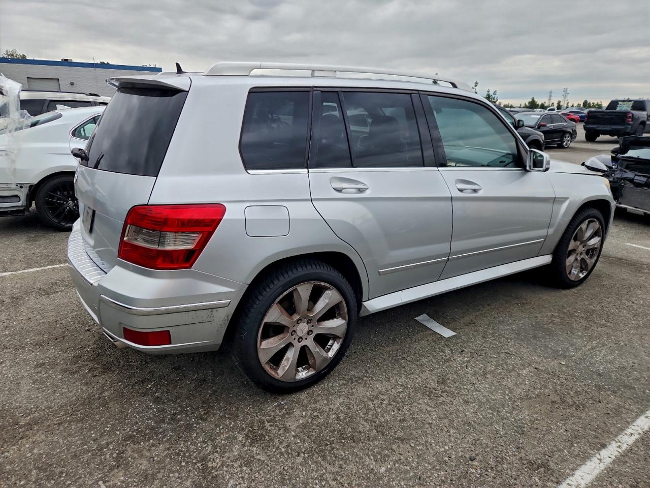 Mercedes-Benz GLK 350 Image 2