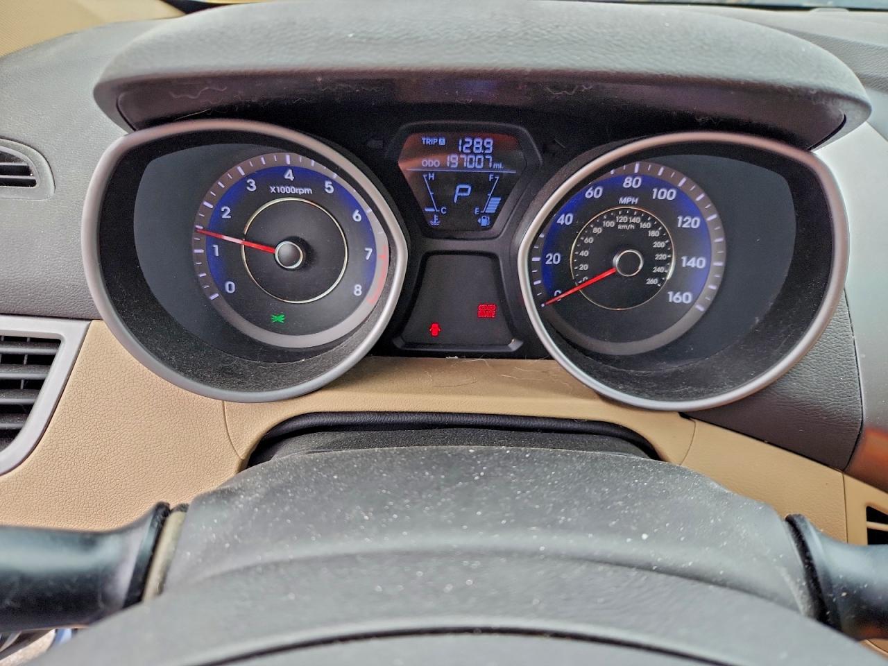 Hyundai ELANTRA Gls Image 4