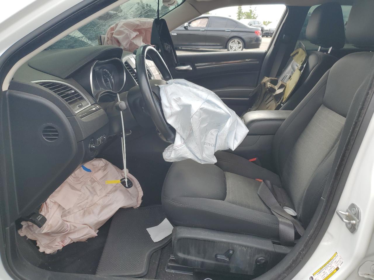 Chrysler 300 Touring Image 11