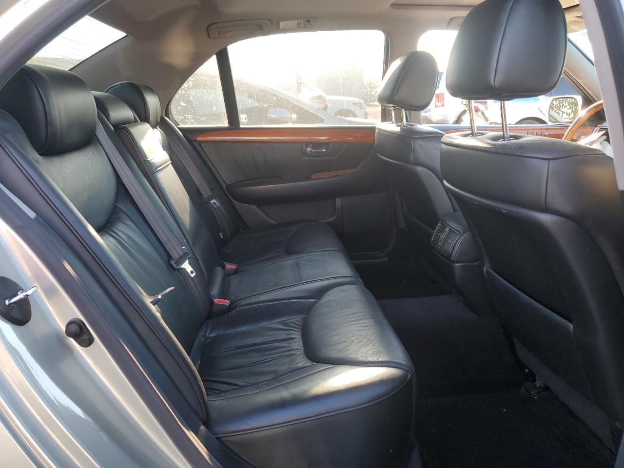 Lexus LS 430 Image 11