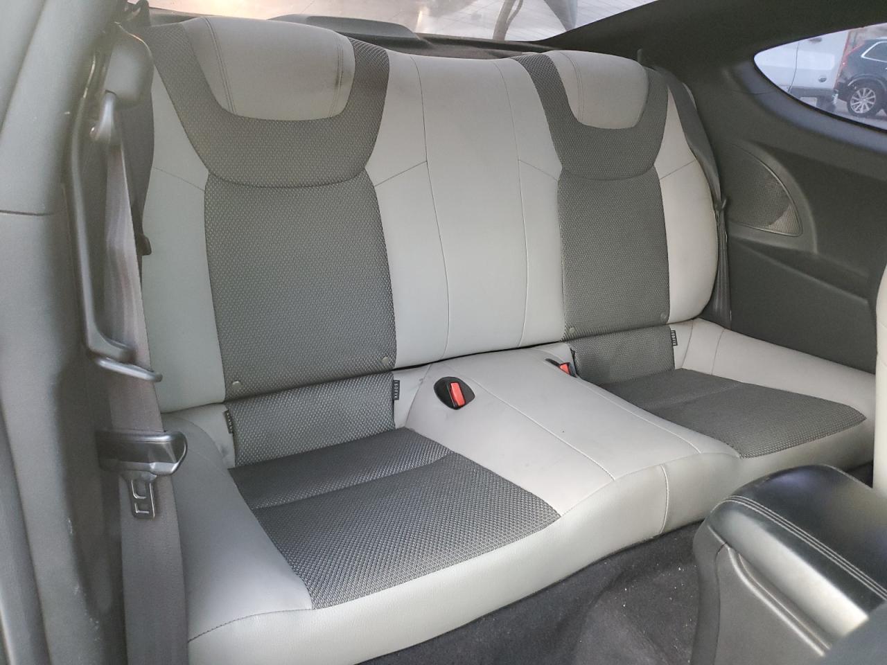 Hyundai Genesis 3.8l Image 12