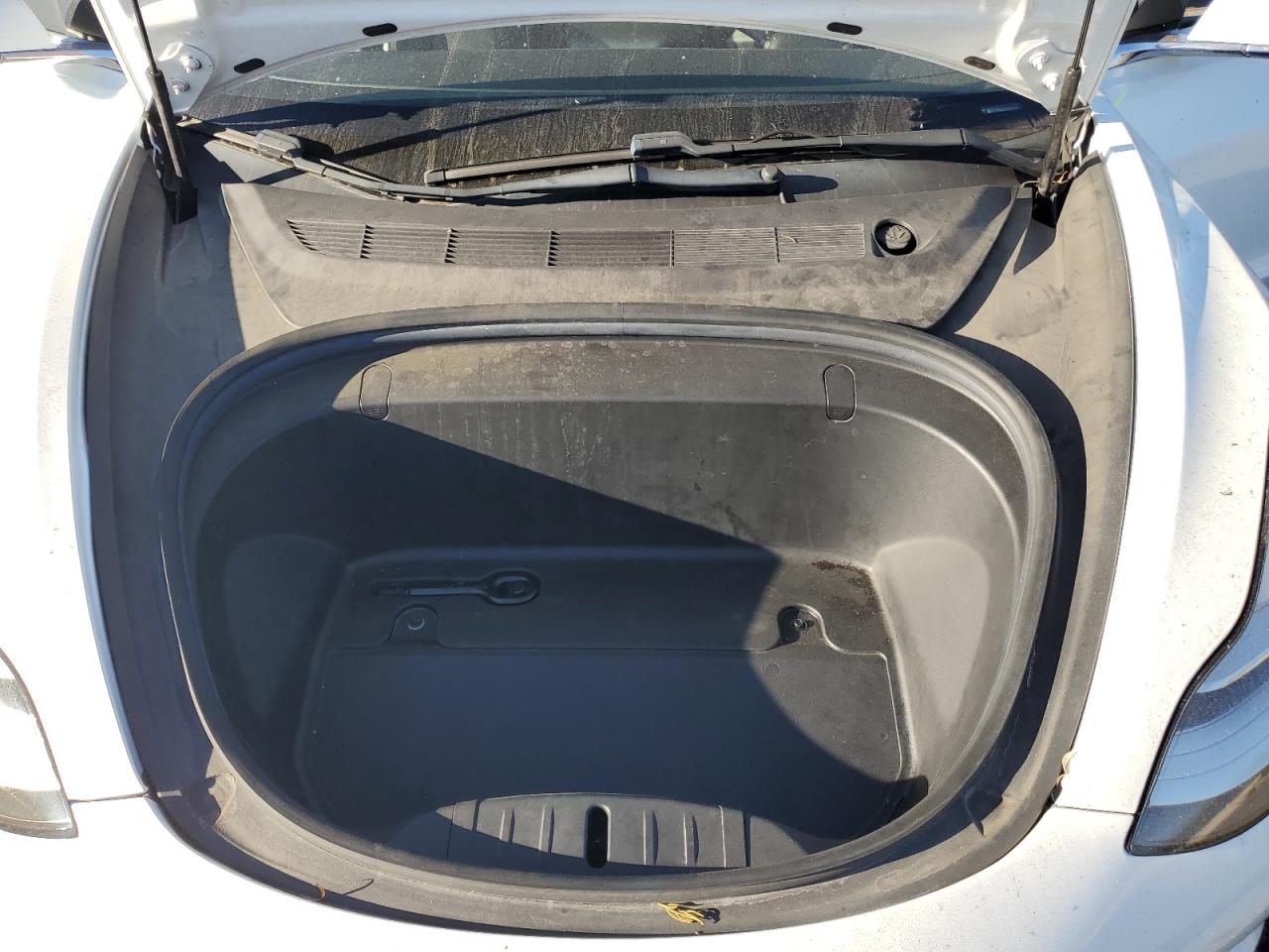 Tesla Model 3 Image 11