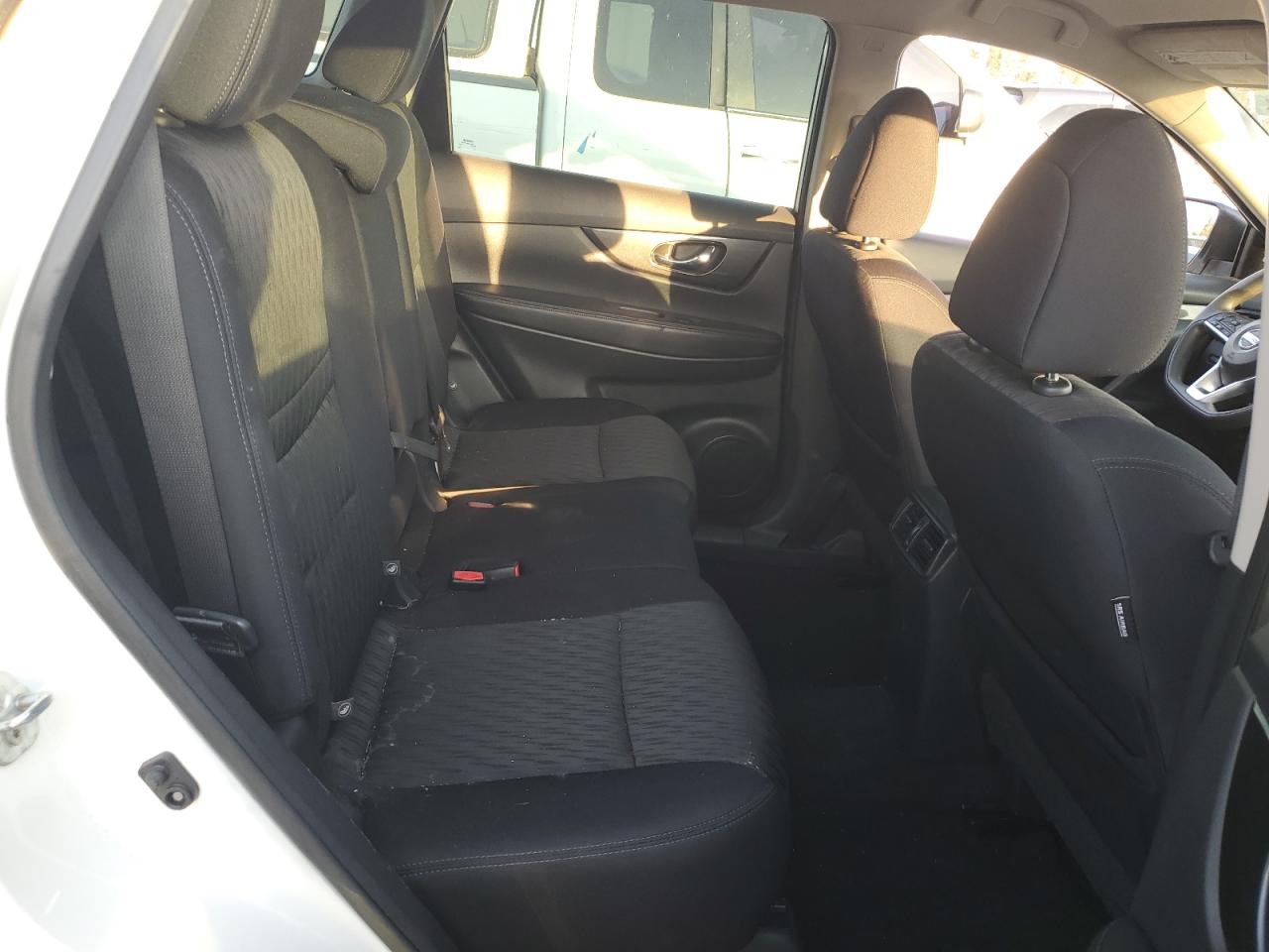 Nissan Rogue S Image 8