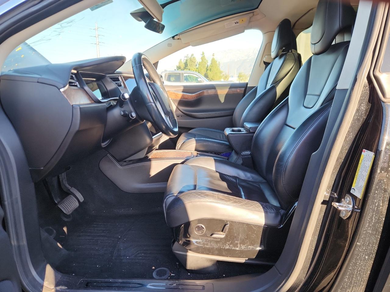Tesla Model X Image 5