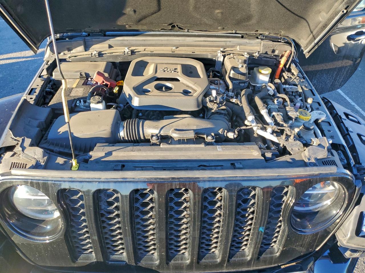 Jeep Wrangler Sahara 4xe Image 11