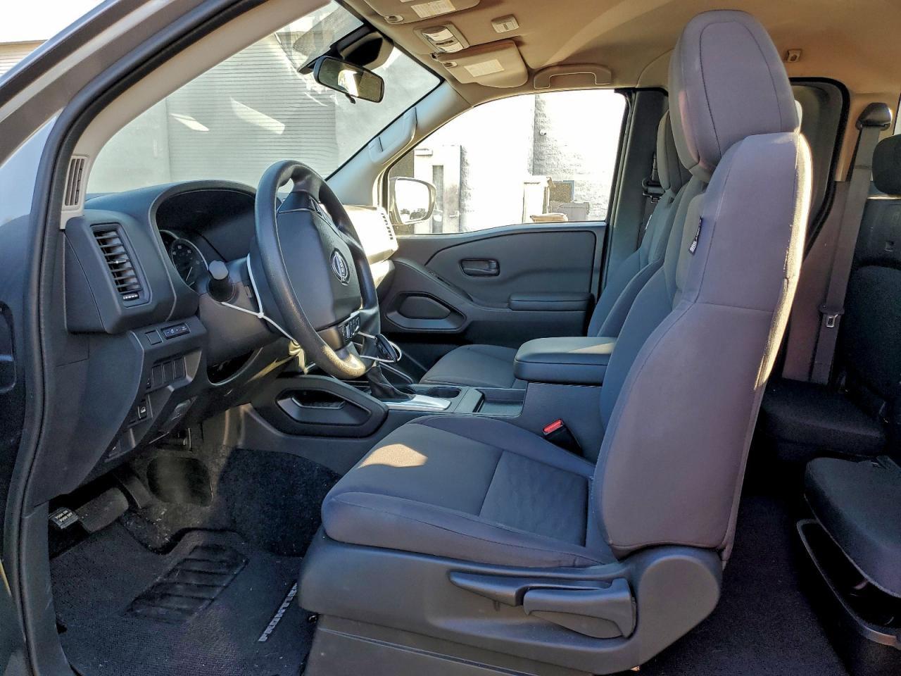 Nissan Frontier S Image 6