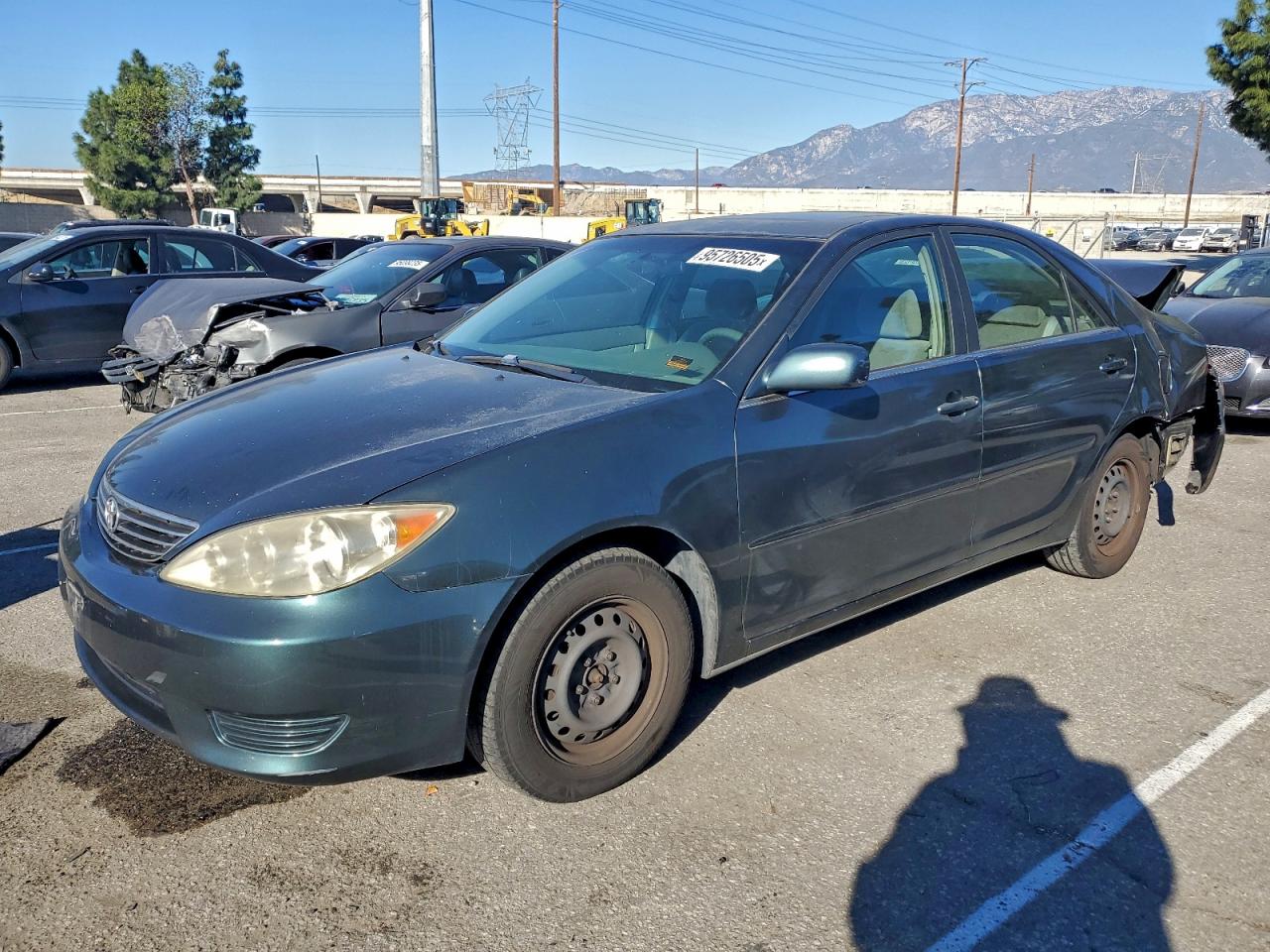 Toyota Camry Le Image 1