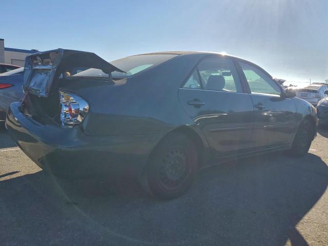 Toyota Camry Le Image 4