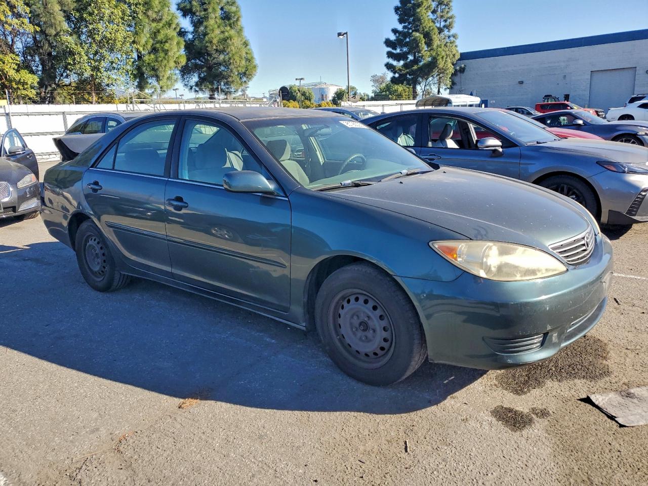 Toyota Camry Le Image 7