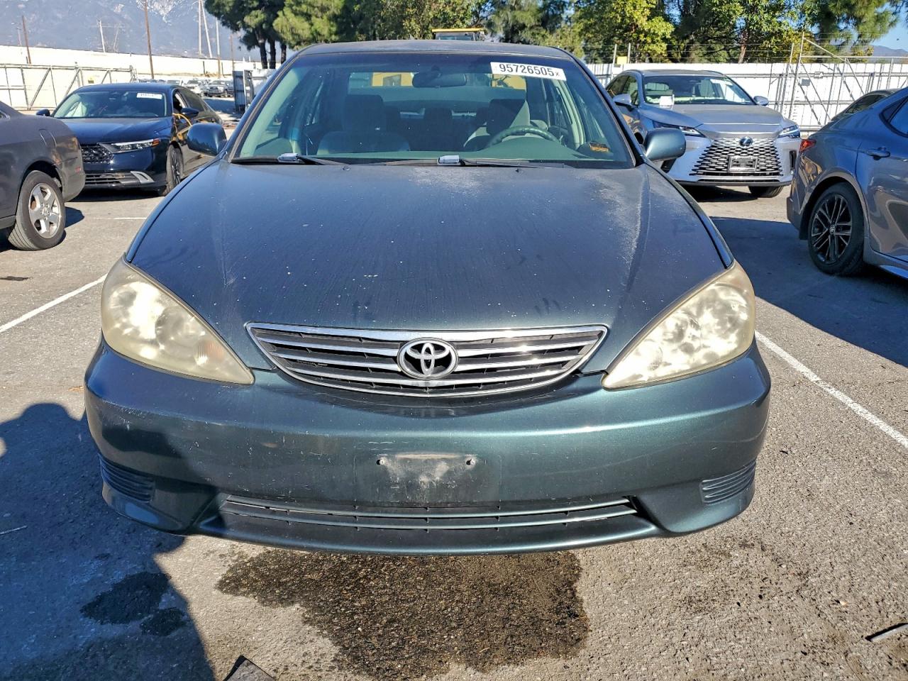 Toyota Camry Le Image 11