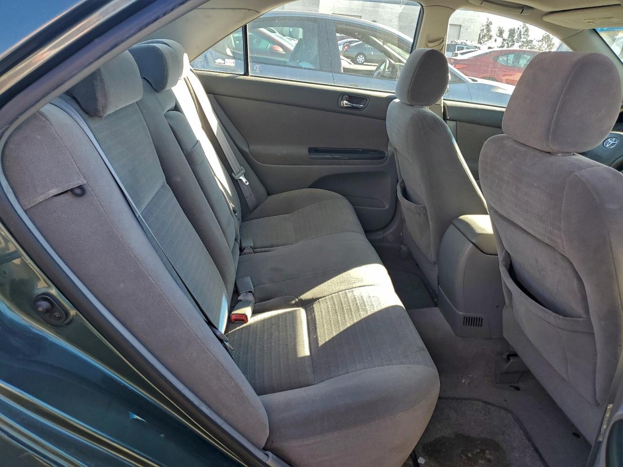 Toyota Camry Le Image 6