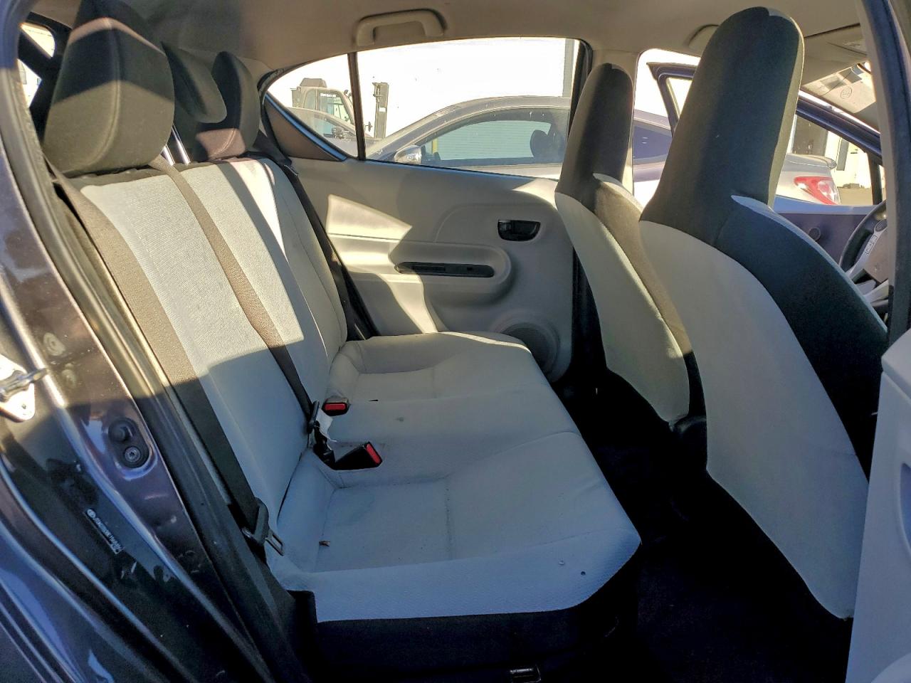 Toyota Prius Image 11