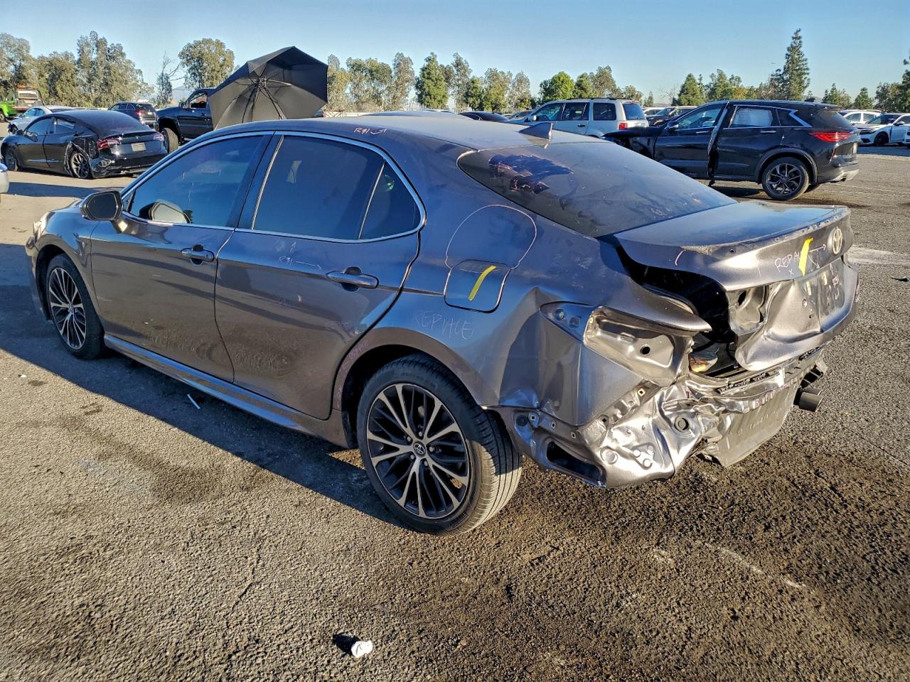 Toyota Camry L Image 10