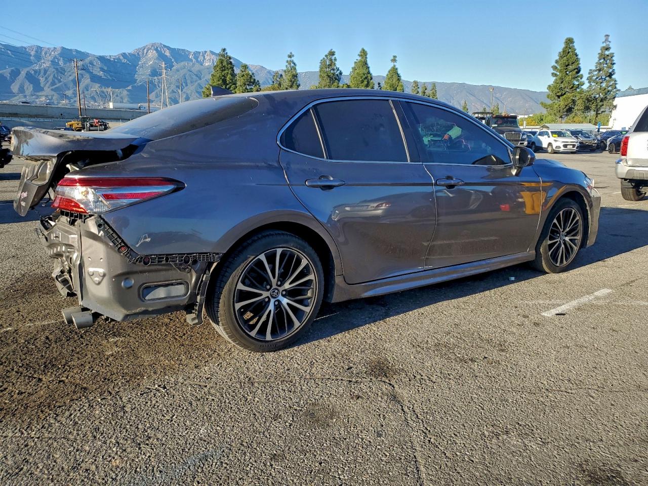 Toyota Camry L Image 7