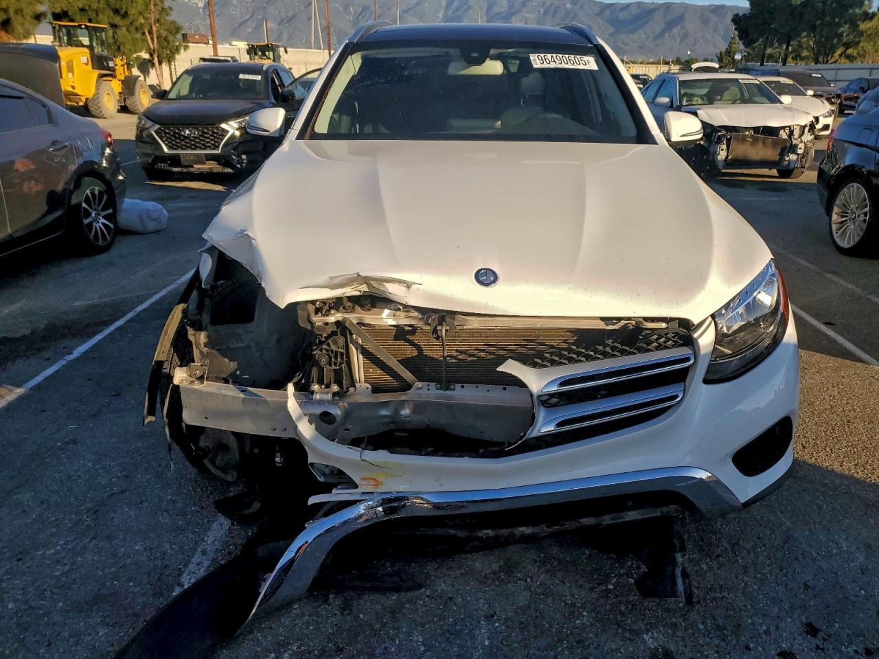 Mercedes-Benz GLC 300 Image 2