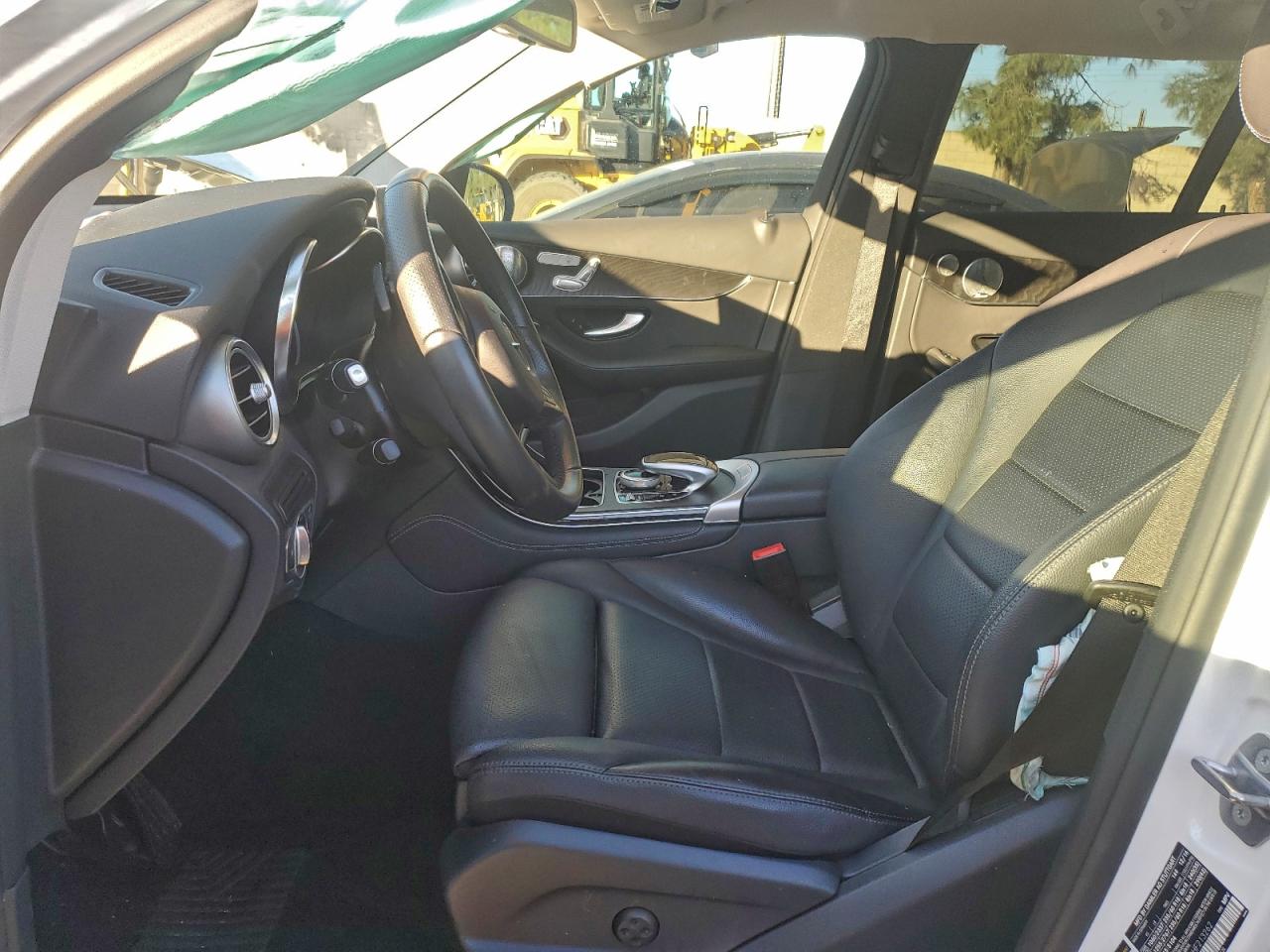 Mercedes-Benz GLC 300 Image 9