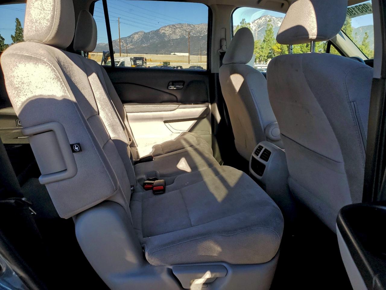 Honda Pilot Lx Image 2