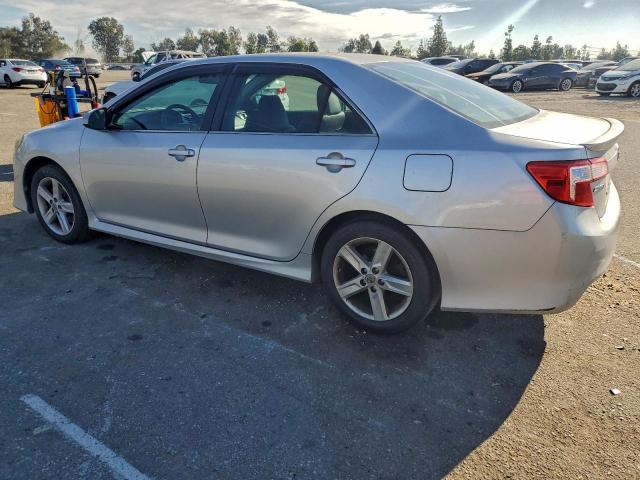 Toyota Camry Base Image 8