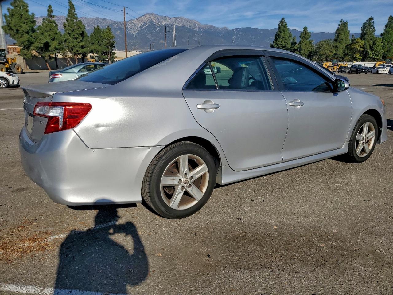 Toyota Camry Base Image 2