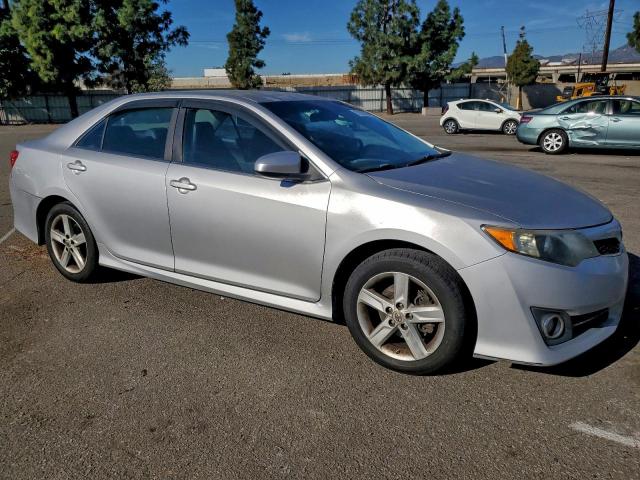 Toyota Camry Base Image 7