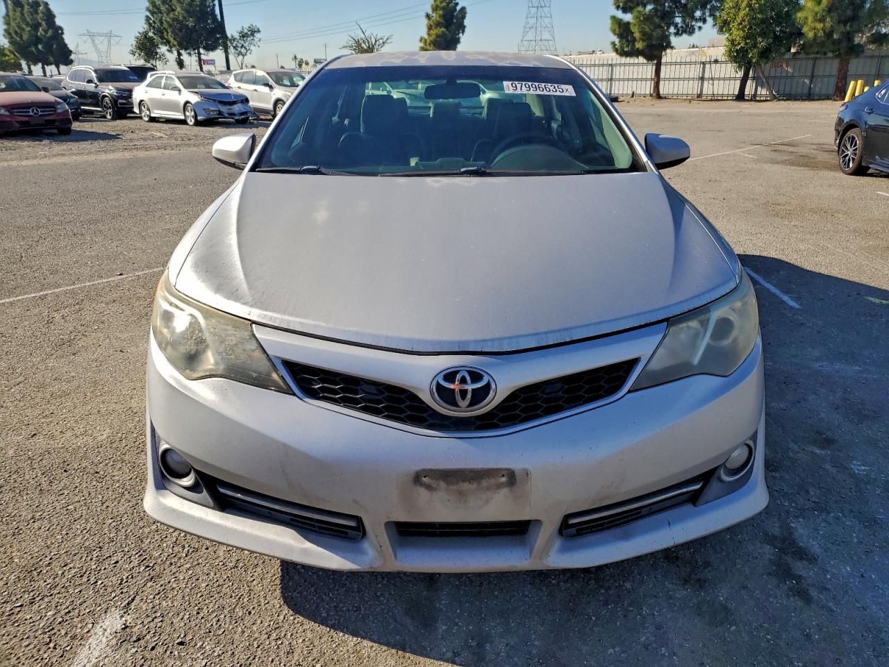 Toyota Camry Base Image 3