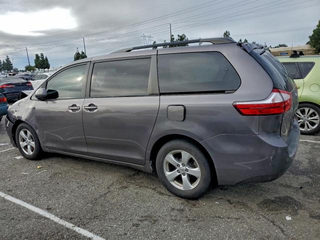 Toyota Sienna Le Image 7