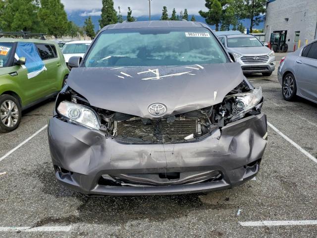 Toyota Sienna Le Image 13