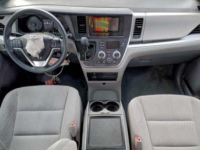 Toyota Sienna Le Image 6