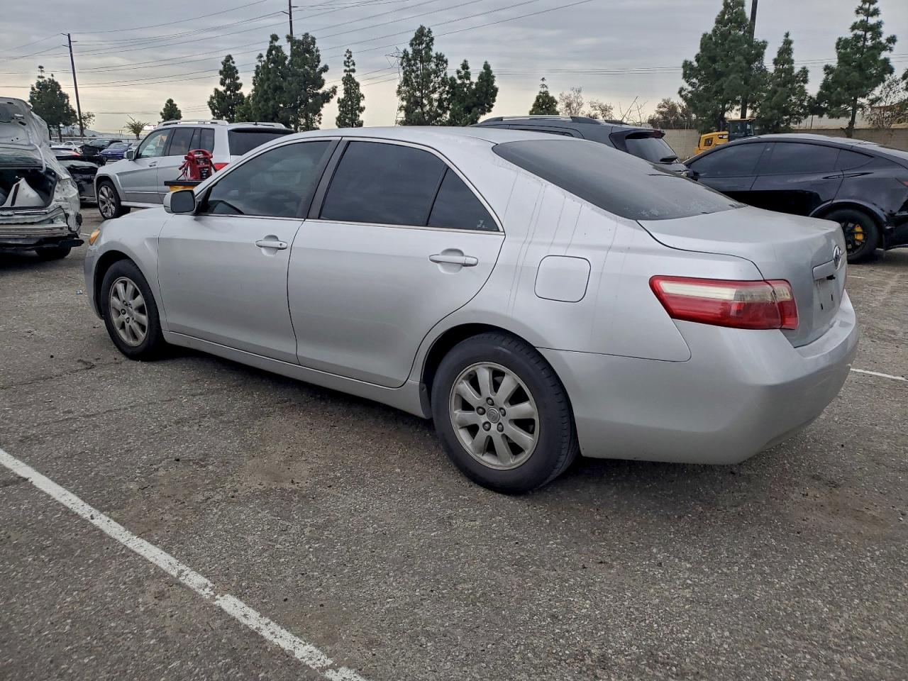 Toyota Camry Base Image 2
