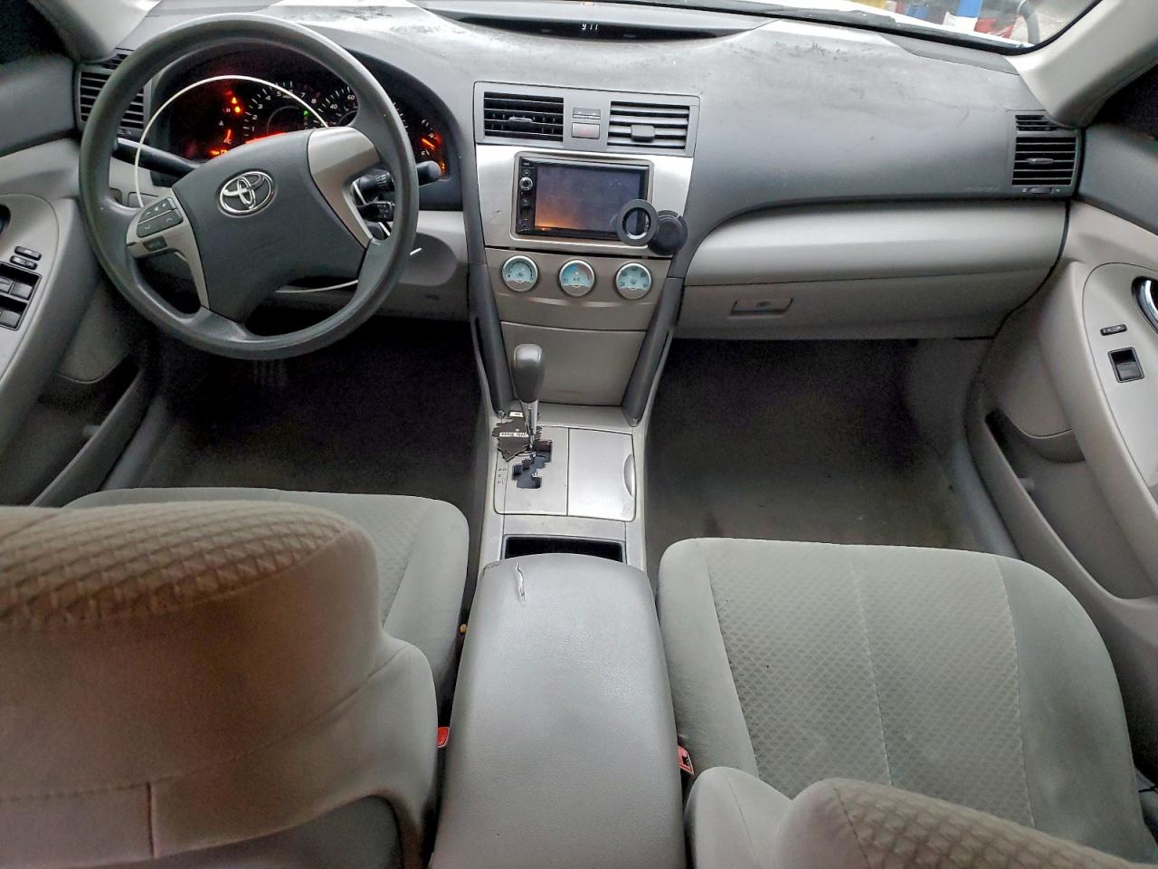 Toyota Camry Base Image 8
