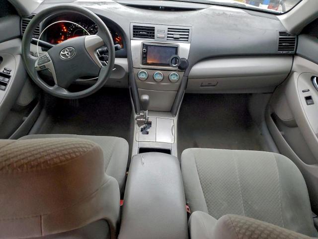 Toyota Camry Base Image 8