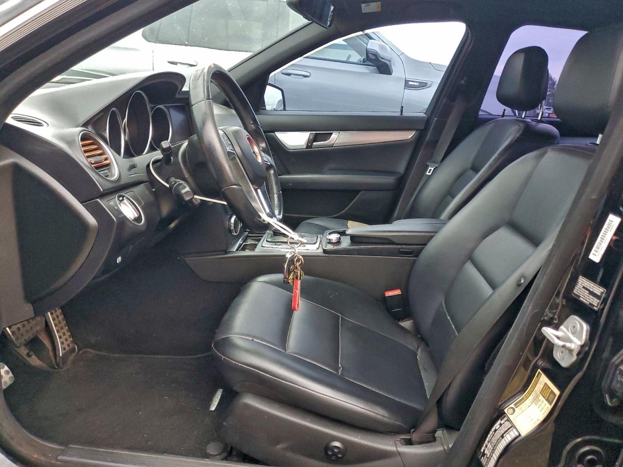 Mercedes-Benz C-Class 250 Image 13