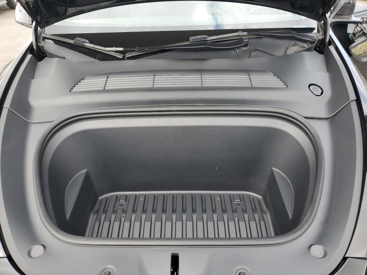 Tesla Model Y Image 11