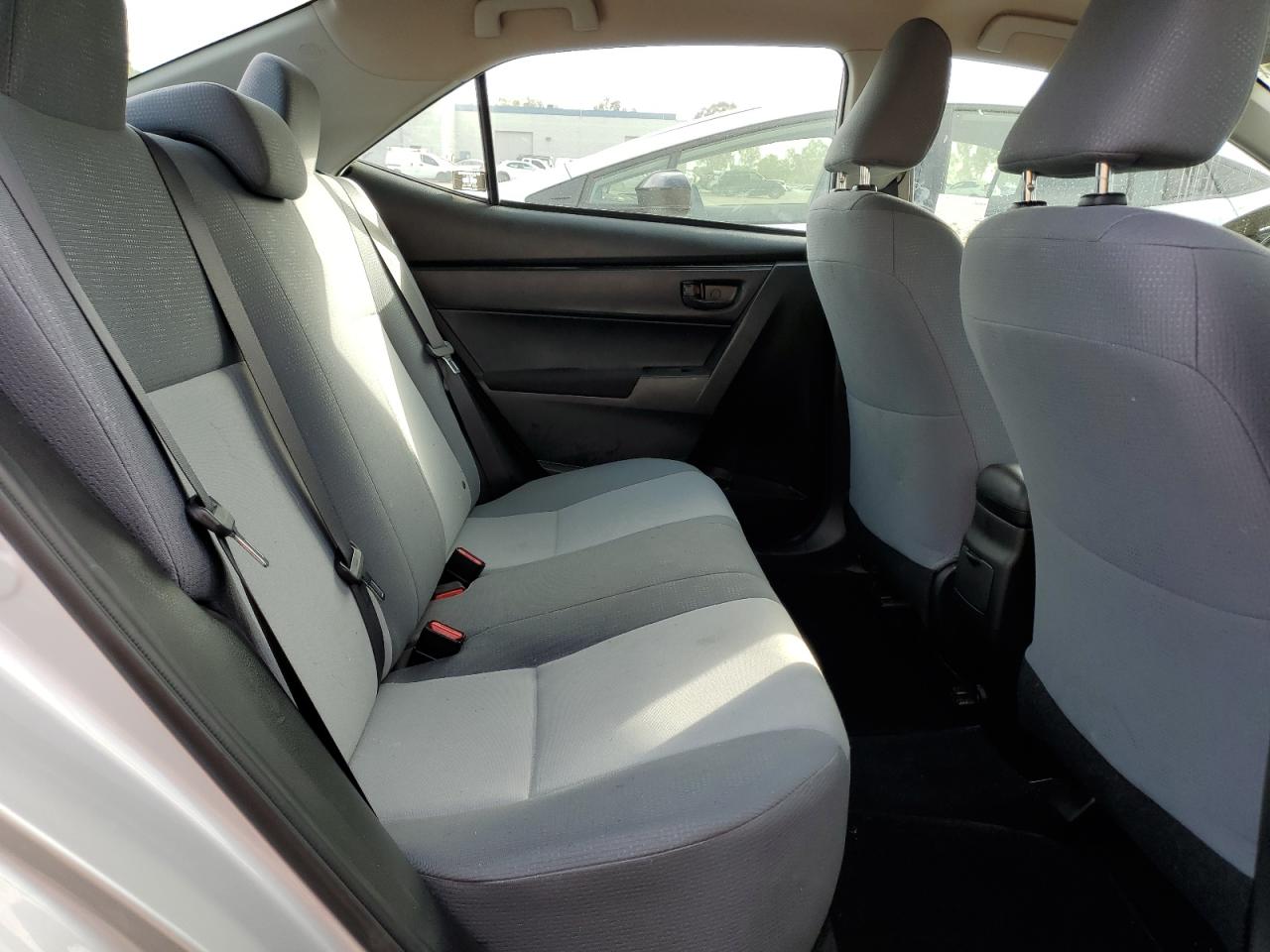 Toyota Corolla L Image 6